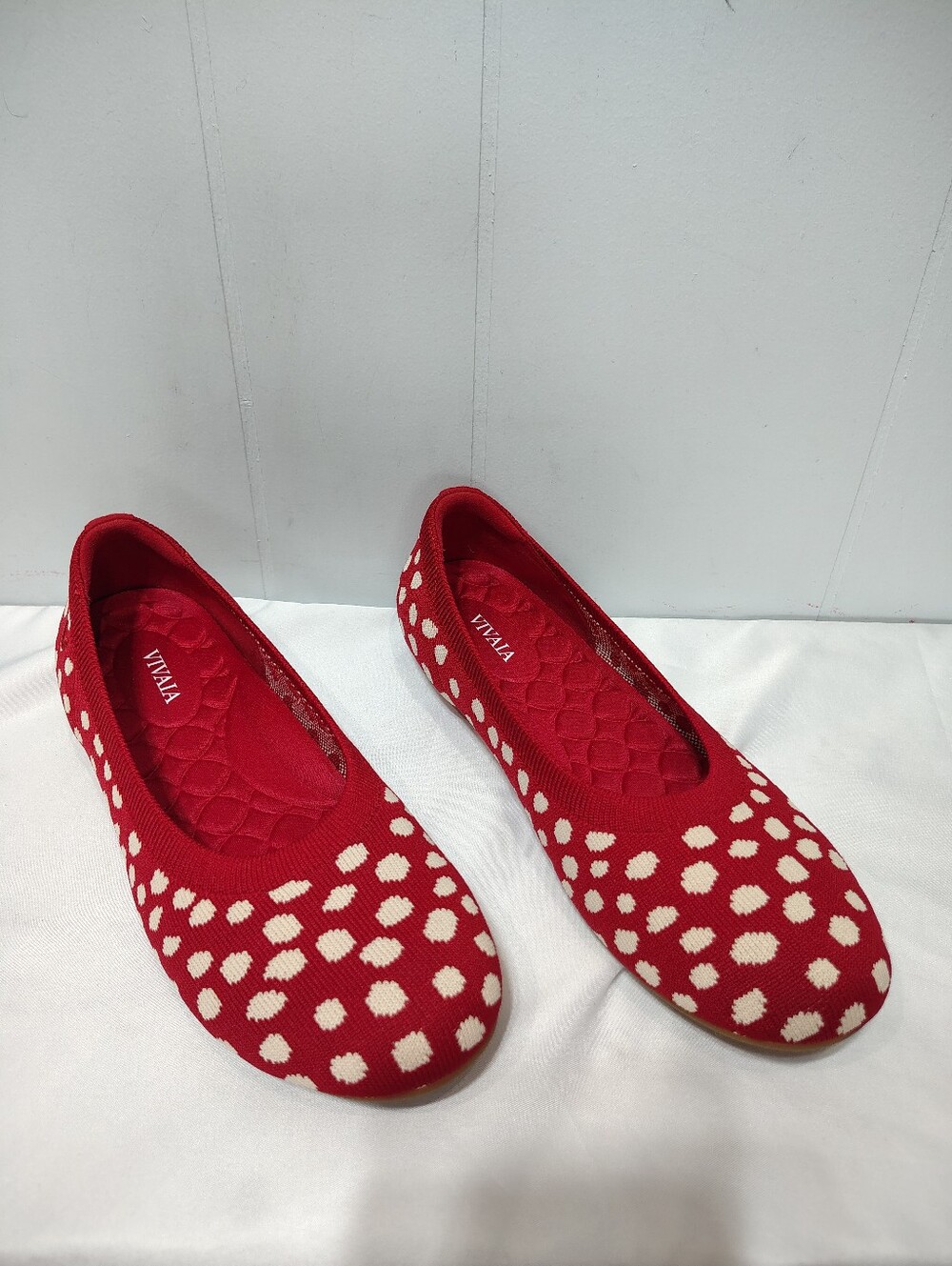 VIVAIA Claire Round Toe Ballet Flats Ruby Red Polka Dot 39.5 US 8.5 NWOT